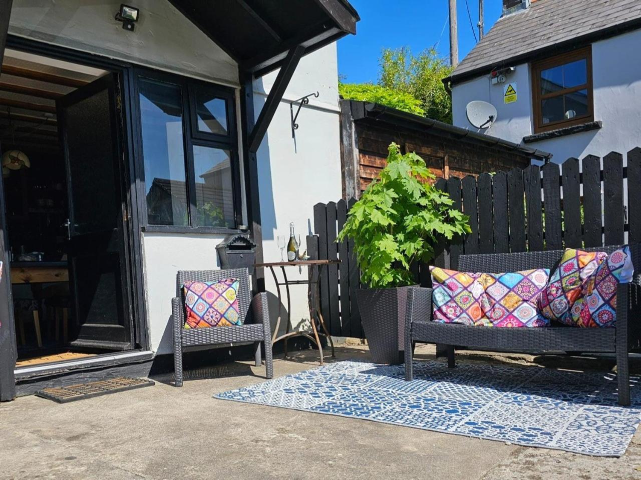 The Cottage Govilon Exterior photo