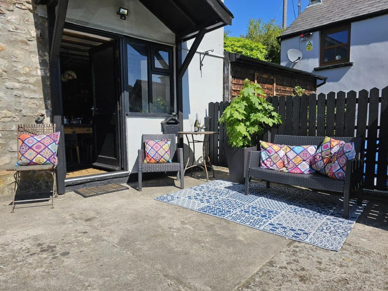 The Cottage Govilon Exterior photo